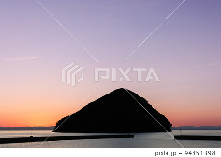 浅虫温泉から見る津軽半島に沈む夕日 浅虫温泉から見る津軽半島に沈む夕日 94851398