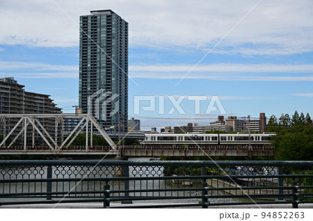 源八橋から見る大阪環状線 94852263