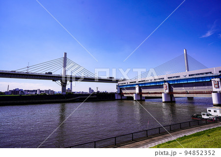 中川の遊歩道から見た高速とハープ橋 中川の遊歩道から見た高速とハープ橋 94852352