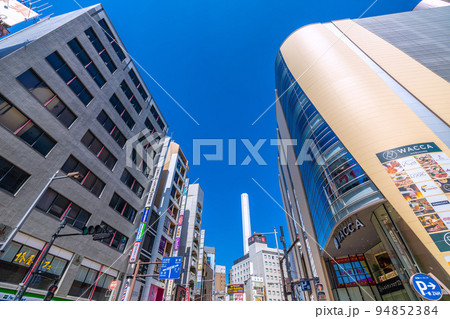 日本の東京都市景観 池袋駅東口にあるWACCA池袋などを望む 日本の東京都市景観 池袋駅東口にあるWACCA池袋などを望む 94852384