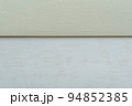 クリーム色の和紙　シンプル背景イメージ 94852385