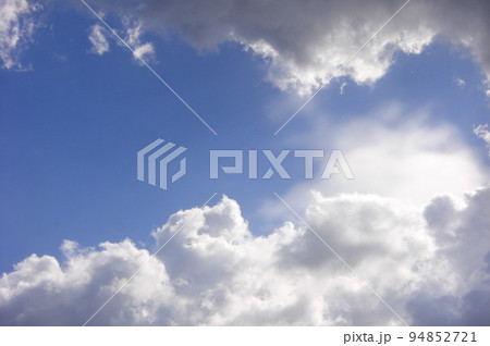 青空と雲 94852721