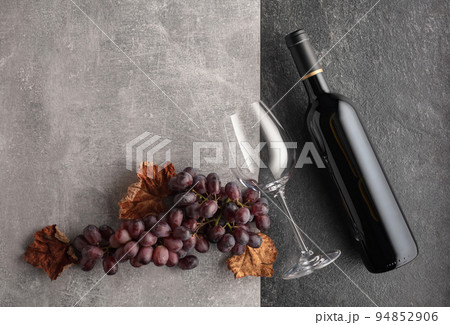 Red wine with grapes on a stone background. 94852906