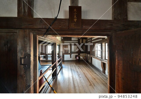 国宝姫路城　特別公開東小天守・乾小天守　内部廊下板張りの様子 94853248