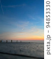 安らぐマジックアワーと海 94853330