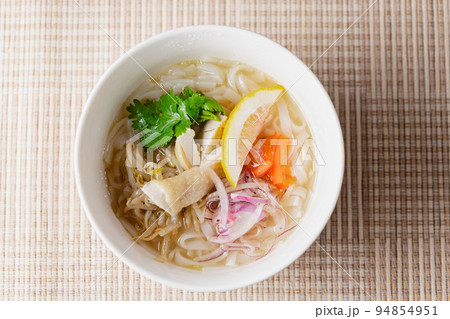鶏肉のフォー　ベトナム料理 94854951