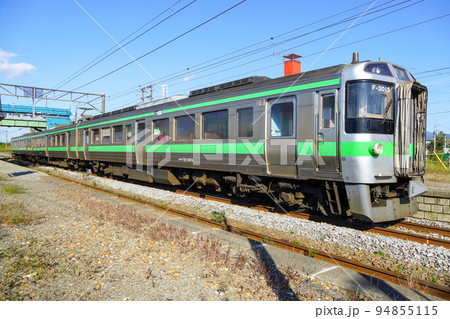 江部乙駅にて721系電車F-3015編成・JR北海道 江部乙駅にて721系電車F-3015編成・JR北海道 94855115