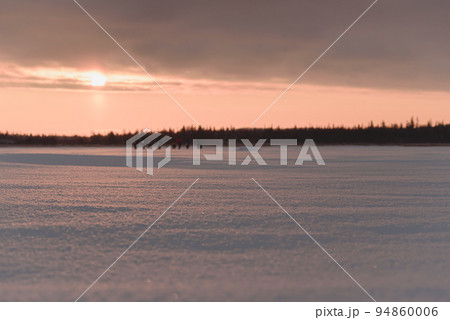 Group of people walking through winter landscape on ice of frozen sea 94860006
