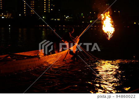 秋の長良川鵜飼の総がらみ 94860022