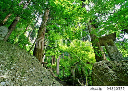 山寺の風景（山形県山形市） 94860575