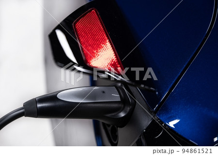 Electric plug connected to the electric car' 94861521