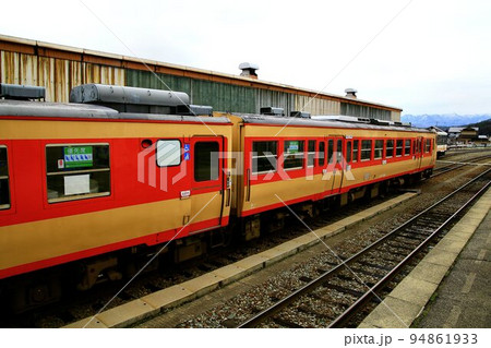 国鉄・急行色も鮮やかに…臨時急行『おおかわ』号 ~会津田島駅 国鉄・急行色も鮮やかに…臨時急行『おおかわ』号 ~会津田島駅 94861933