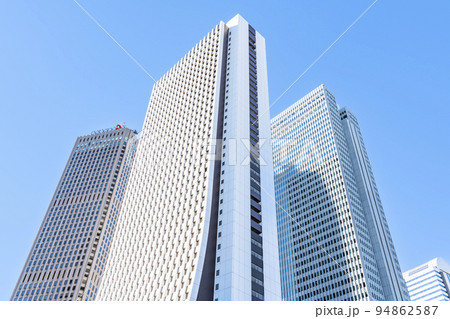 東京都新宿区　日本を代表するオフィス街　西新宿の超高層ビル群 94862587