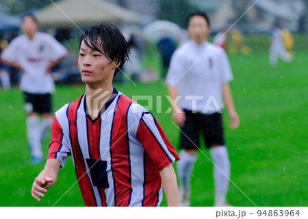 サッカー 94863964