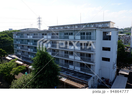 解体を待つ昭和の団地 解体を待つ昭和の団地 94864777