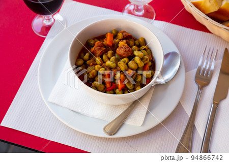 Habas a la Catalana, stew of beans with blood sausage 94866742
