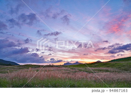 【曽爾高原 (夕刻)】 奈良県宇陀郡曽爾村太良路 【曽爾高原 (夕刻)】 奈良県宇陀郡曽爾村太良路 94867163