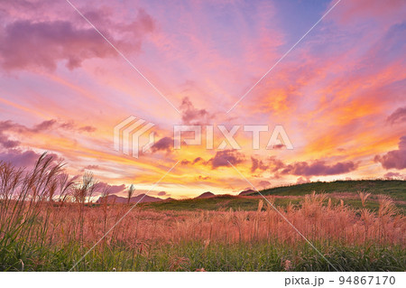 【曽爾高原 (夕刻)】 奈良県宇陀郡曽爾村太良路 【曽爾高原 (夕刻)】 奈良県宇陀郡曽爾村太良路 94867170