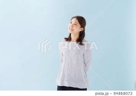 30代女性のポートレート 94868072