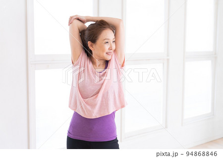 シニア 女性　フィットネス　イメージ 94868846