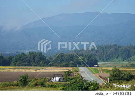 田舎の自然豊かな風景 94868881