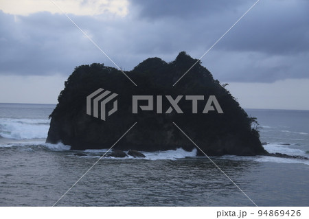荒れる西伊豆の海 荒れる西伊豆の海 94869426