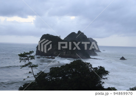 荒れる西伊豆 94869970