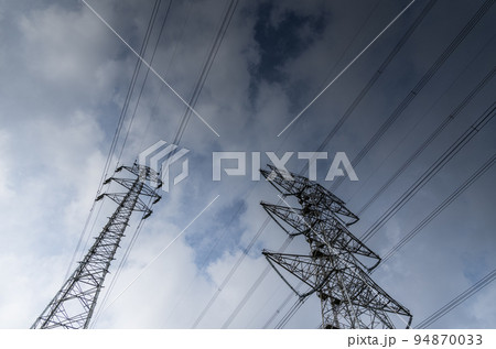 曇天の送電鉄塔 94870033
