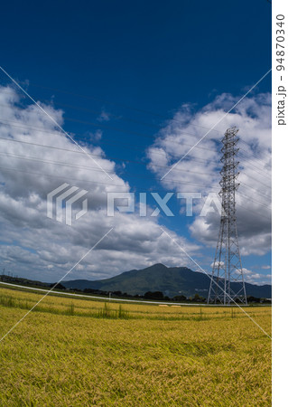 収穫の秋と筑波山　送電線 94870340