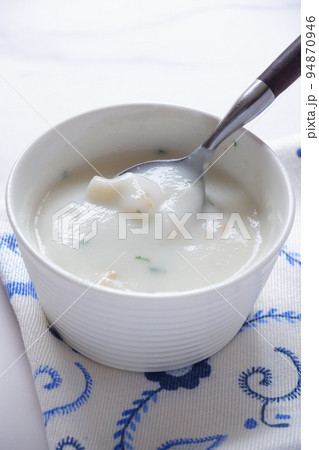 貝の旨味がたっぷり詰まったクラムチャウダー 貝の旨味がたっぷり詰まったクラムチャウダー 94870946