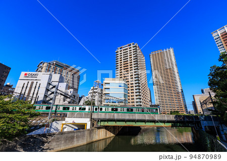 東京 品川区東五反田の都市風景 目黒川沿いのタワーマンション郡 東京 品川区東五反田の都市風景 目黒川沿いのタワーマンション郡 94870989