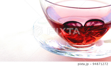 ローズヒップティーでくつろぎの午後を ローズヒップティーでくつろぎの午後を 94871272