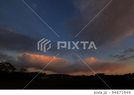 夕焼け空と夕焼け雲 夕焼け空と夕焼け雲 94871949