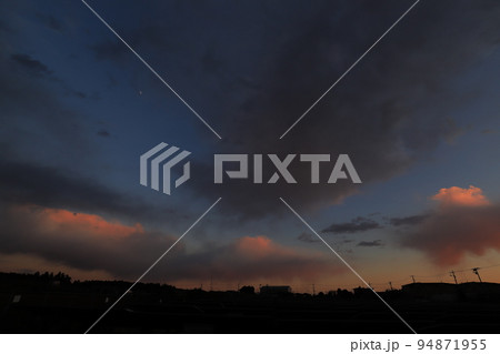 夕焼け空と夕焼け雲 夕焼け空と夕焼け雲 94871955