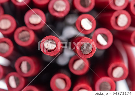 Electrical copper wire cross section close-up 94873174