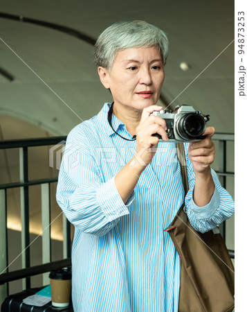 コピースペース カジュアル 無造作 94873253