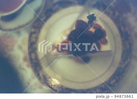 ベリーのケーキの俯瞰写真 94873661