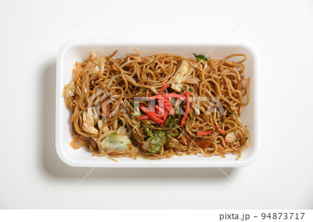 総菜コーナーの焼きそば 94873717