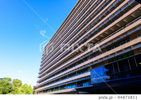 美しい空とビル風景「県庁風景」熊本県庁 94873851