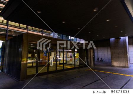 美しい夕焼け光芒とビル・影風景「県庁風景」熊本県庁 美しい夕焼け光芒とビル・影風景「県庁風景」熊本県庁 94873853