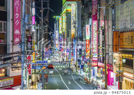 大阪なんば千日前　夜のなんさん通り 94875013