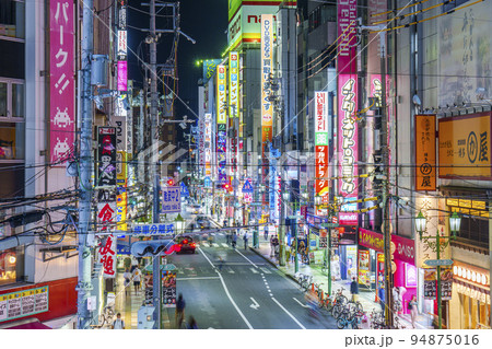 大阪なんば千日前　夜のなんさん通り 94875016