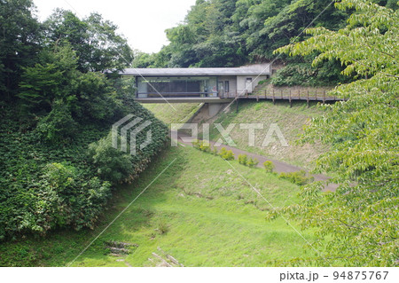 加茂岩倉遺跡のガイダンス施設の景色 94875767