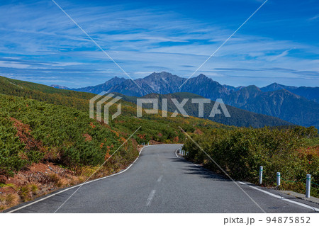 槍ヶ岳と穂高連峰　乗鞍岳位ヶ原からの眺望 94875852