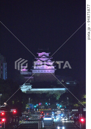 姫路城と青空 94875877