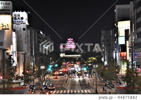 姫路城と青空 94875882