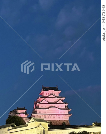 姫路城と青空 94875948