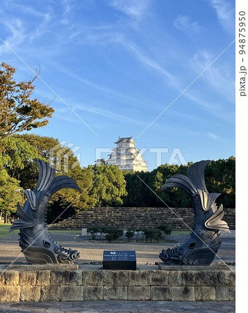 姫路城と青空 94875950