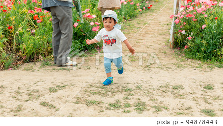 2 years old 2 years old 94878443