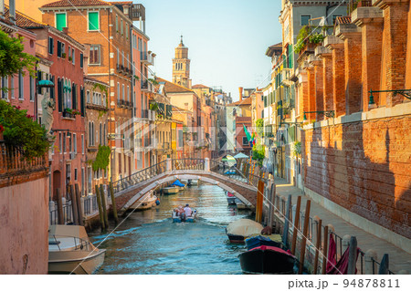 Peaceful Canal scenary in romantic Venice at springtime, Italy 94878811